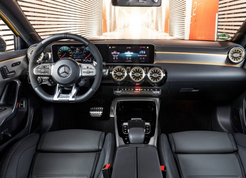 Салон Mercedes-Benz A35
